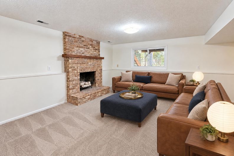 Photo 18 of 34 of 1645 Ranier Cir, Plymouth, MN