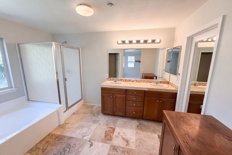 Photo 10 of 30 of 1747 Palermo Dr, Riverside, CA