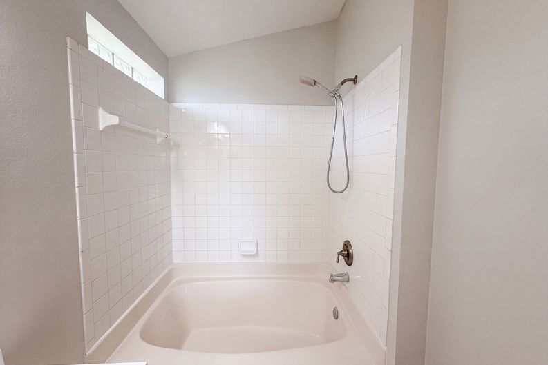 Photo 20 of 38 of 225 Southbridge Cir, Kissimmee, FL