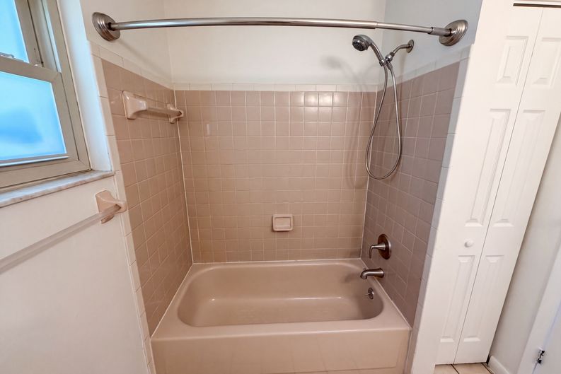 Photo 12 of 25 of 1008 Lynbrook St NW, Palm Bay, FL