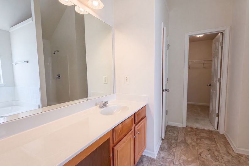 Photo 10 of 25 of 330 Oxnard Cir SW, Atlanta, GA