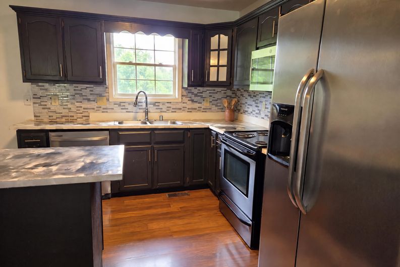 Photo 10 of 24 of 1317 Twin Brook Dr, Berea, KY