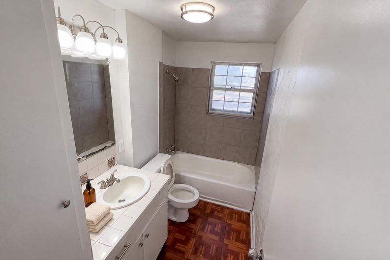 Photo 21 of 27 of 736 W Borden St, Sinton, TX