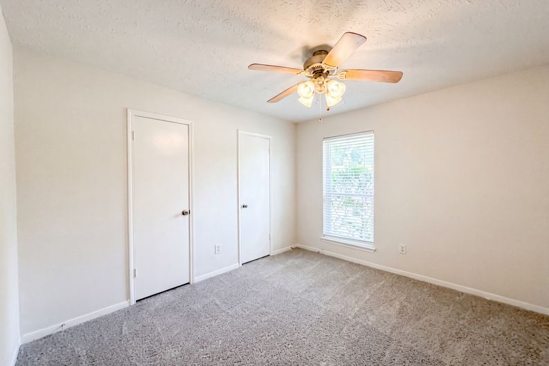 Photo 13 of 18 of 2503 Whispering Springs Dr, Spring, TX