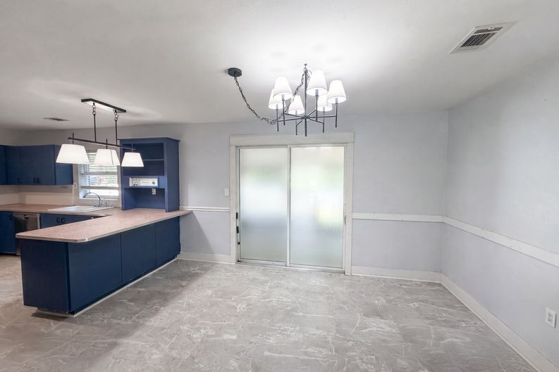 Photo 8 of 21 of 820 E Wisconsin Ave, Deland, FL