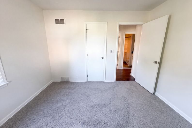 Photo 9 of 21 of 956 Meda Ave, Lancaster, OH