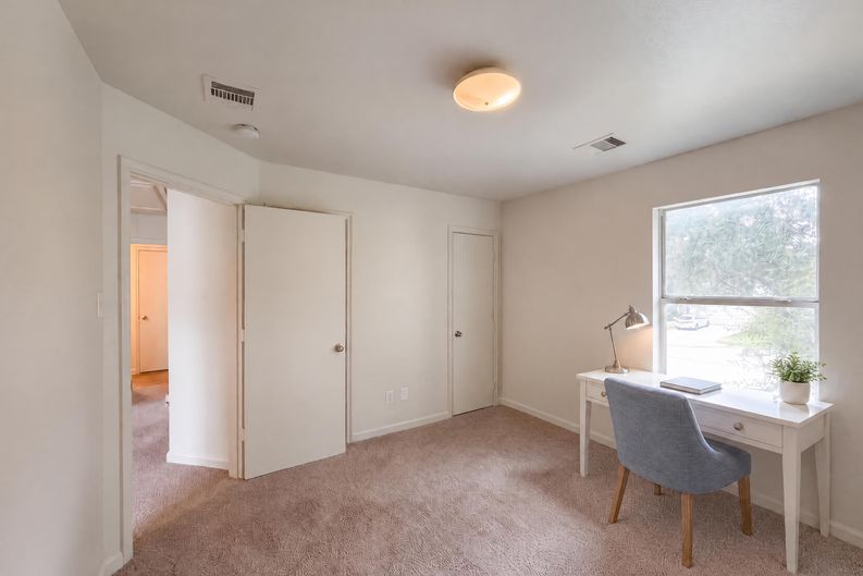 Photo 15 of 49 of 15515 Hollow Cypress Ct, Houston, TX