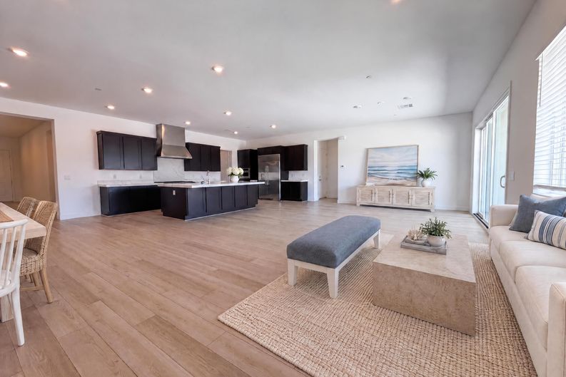 Photo 3 of 32 of 8289 Warbonnet Way, Las Vegas, NV