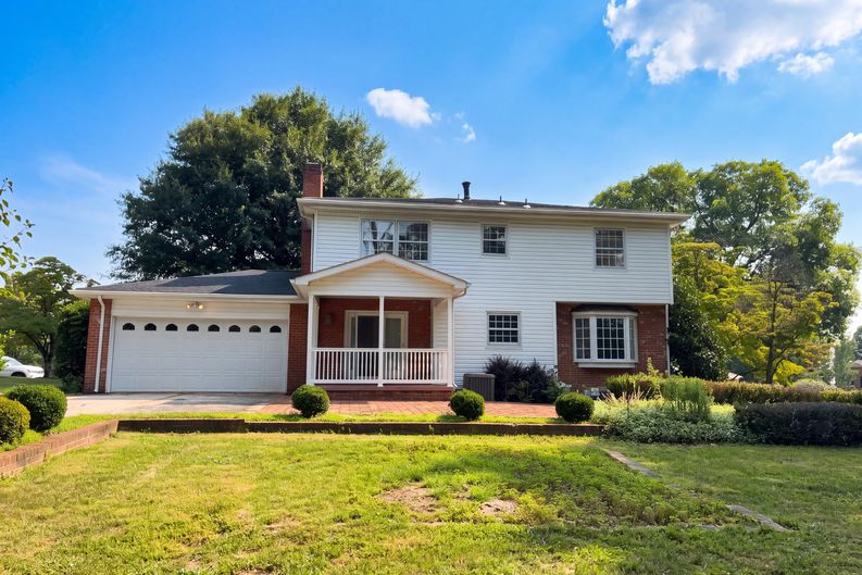 Photo 5 of 29 of 507 Willoughby Ln, Staunton, VA
