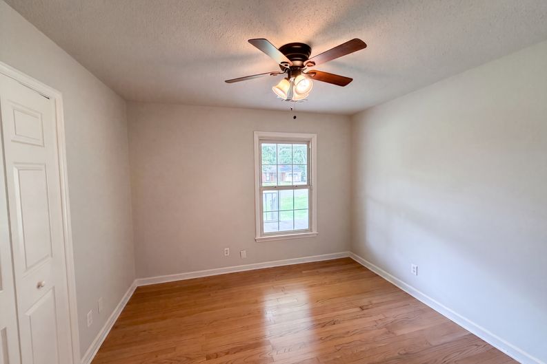 Photo 4 of 17 of 529 Timberlane Dr, Mount Holly, NC