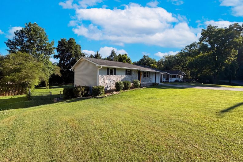 Photo 26 of 30 of 8505 Troutman Ln, Knoxville, TN