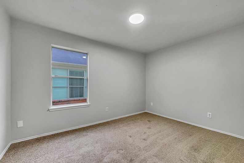Photo 12 of 23 of 10623 Redwood Dr, Baytown, TX