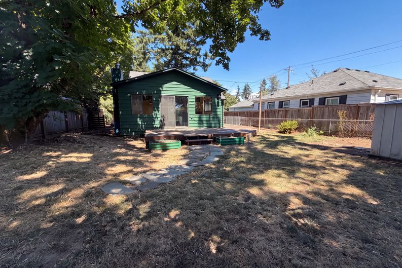 Photo 19 of 22 of 5926 SE Lexington St, Portland, OR
