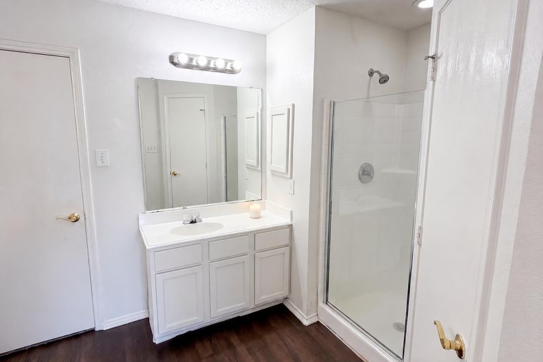 Photo 11 of 24 of 441 Longshore Dr, Little Elm, TX
