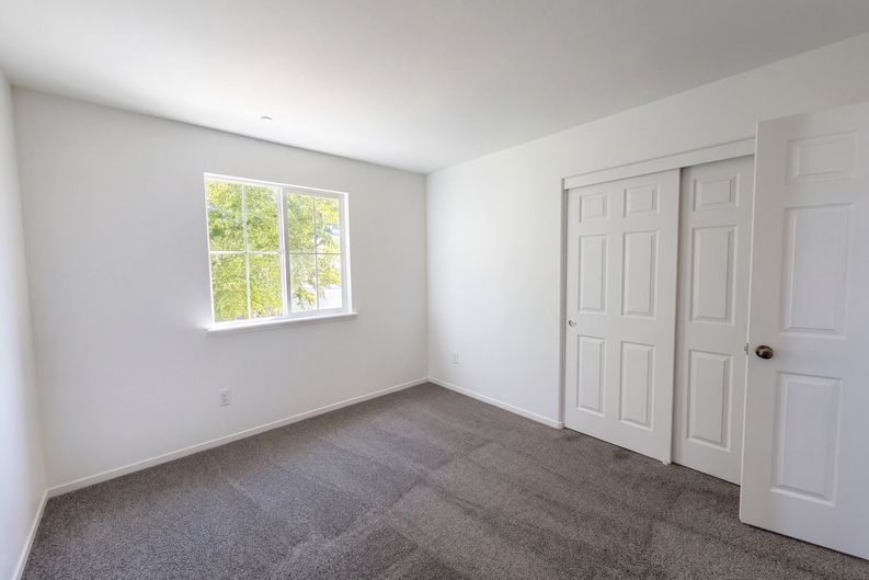 Photo 10 of 18 of 8260 Red Rock Dr, Sacramento, CA