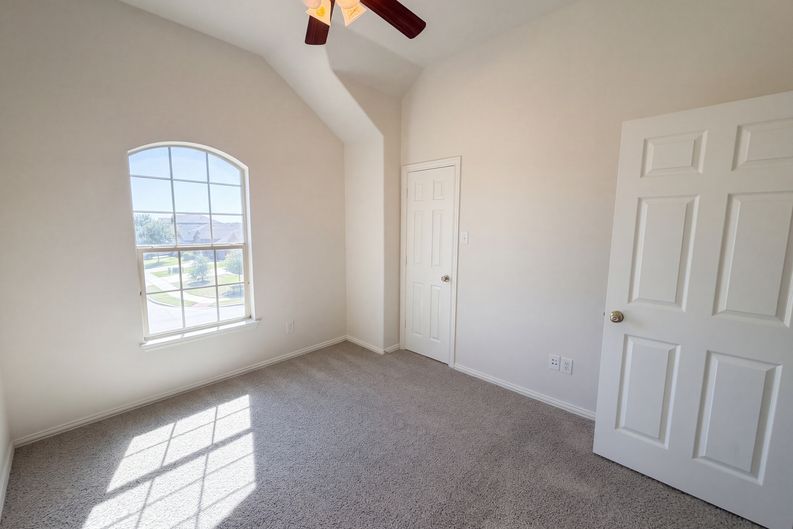 Photo 19 of 32 of 2030 Uvalde Dr, Forney, TX