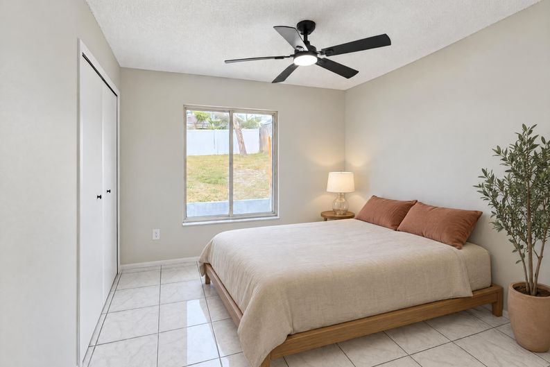 Photo 13 of 22 of 1572 Deerfield Ave, Deltona, FL