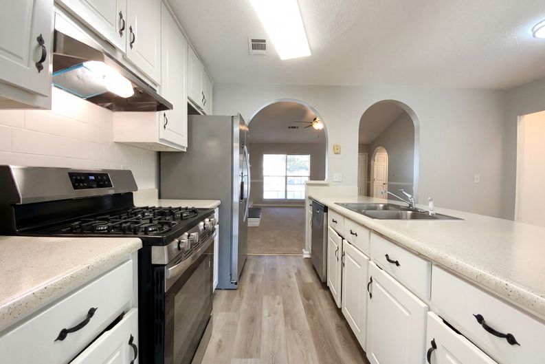 Photo 11 of 21 of 6773 Biscayne Blvd, Rex, GA