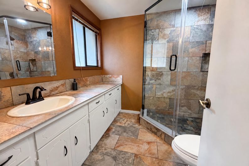 Photo 12 of 16 of 4246 Spring Rock Cir, West Linn, OR