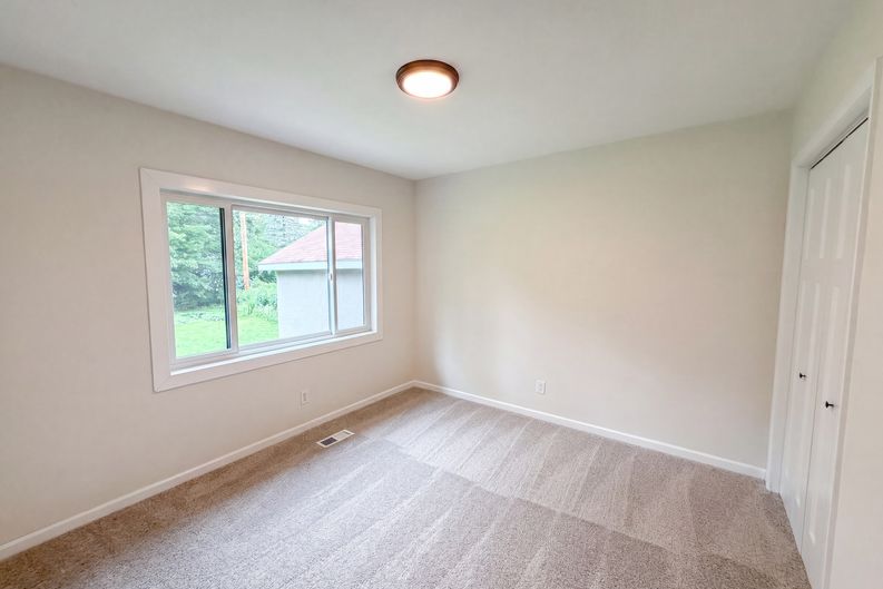 Photo 10 of 27 of 1695 Abell St, Maplewood, MN