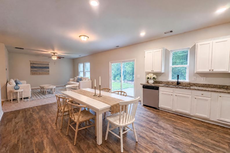 Photo 7 of 27 of 8618 Blair Ct, Douglasville, GA