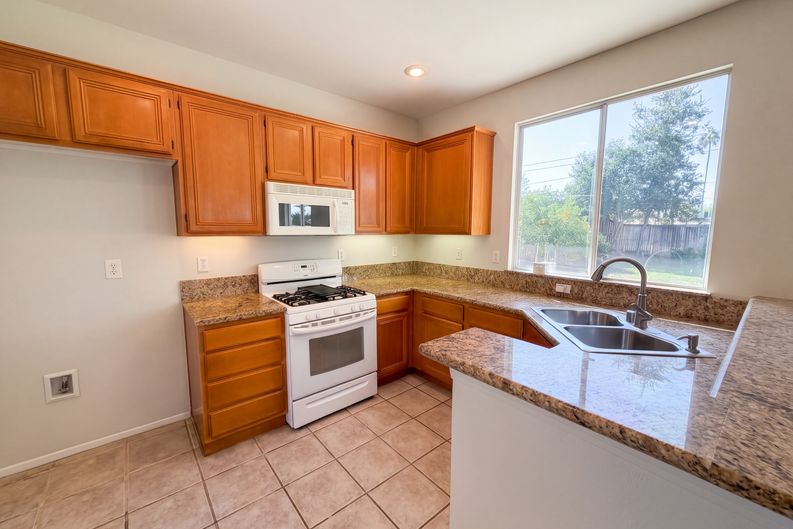 Photo 12 of 26 of 33825 Glenoaks Dr, Yucaipa, CA