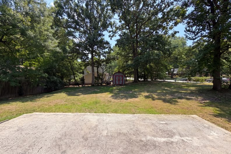Photo 26 of 30 of 800 Edinburgh Dr, Jamestown, NC