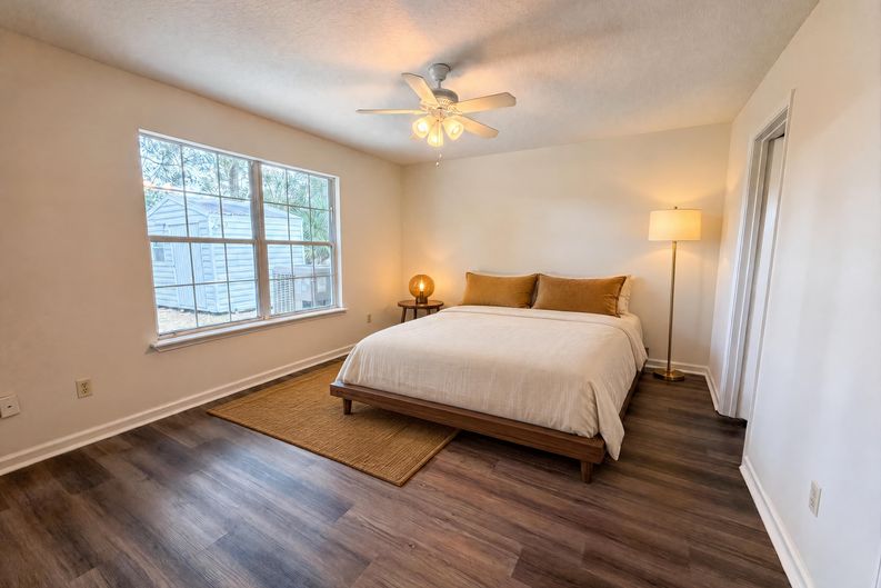 Photo 4 of 22 of 4224 Harbor View Dr, Jacksonville, FL
