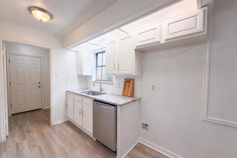Photo 8 of 19 of 3714 Saint William Ln, Houston, TX
