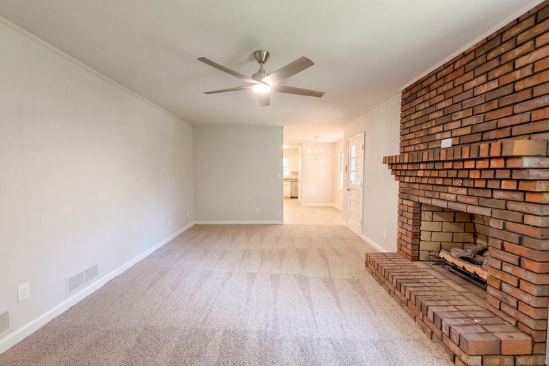 Photo 3 of 34 of 3091 Beechwood Dr, Lithia Springs, GA