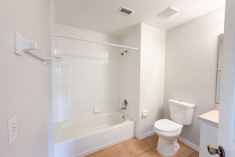 Photo 14 of 25 of 2062 Dalton Ave, Deltona, FL