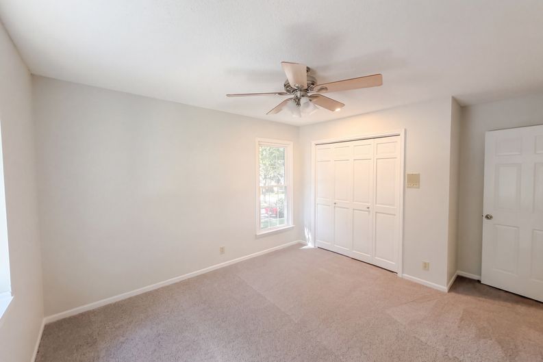 Photo 12 of 47 of 12600 Pawnee Ln, Leawood, KS