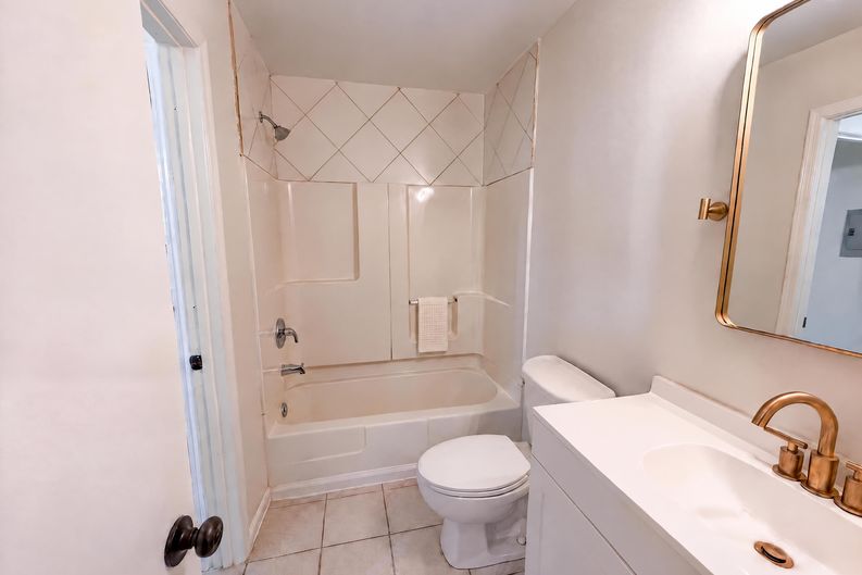Photo 7 of 27 of 4043 Windward Dr, Tega Cay, SC