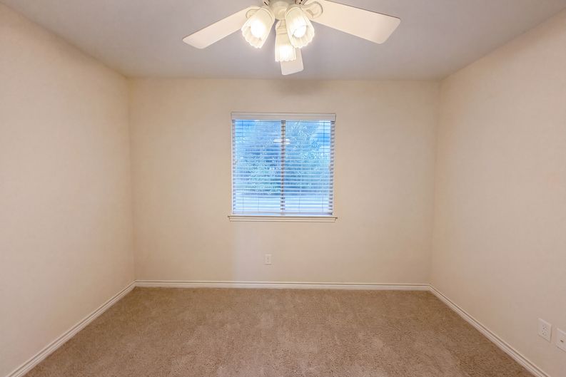 Photo 10 of 16 of 11117 Weatherford Dr, Belton, TX