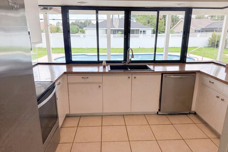 Photo 25 of 38 of 2305 SW Fern Cir, Port Saint Lucie, FL