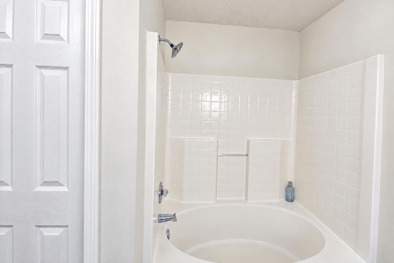 Photo 12 of 22 of 7121 Ravenwood Ln, Lithonia, GA