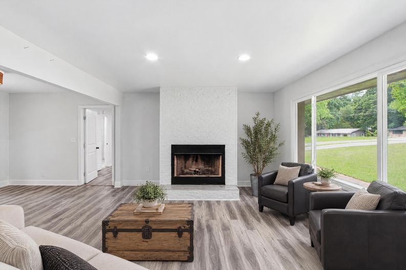 Photo 3 of 29 of 1614 Carolyn Dr, Stone Mountain, GA