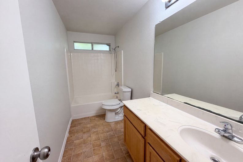 Photo 16 of 20 of 710 Encanto Dr, Leander, TX