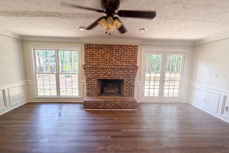 Photo 3 of 29 of 4379 Inns Brook Dr, Snellville, GA