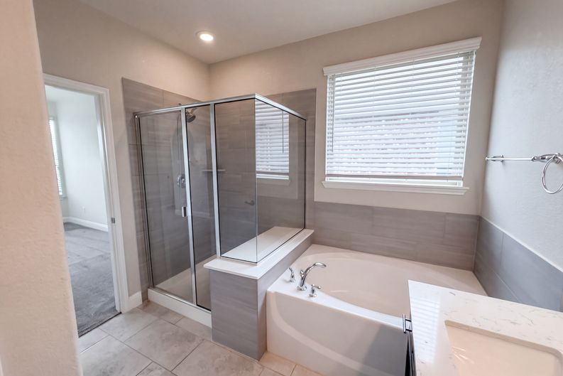 Photo 8 of 18 of 306 Duroc Dr, Hutto, TX