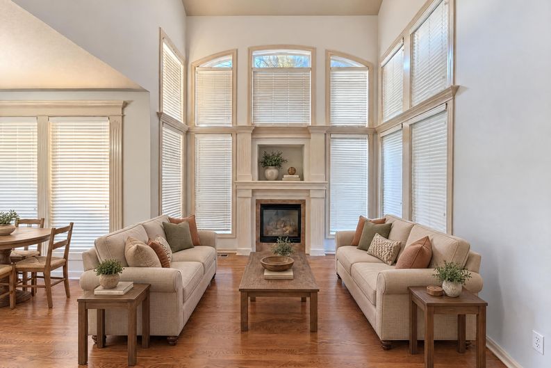 Photo 3 of 34 of 4509 NE Ridgeline Cir, Lees Summit, MO
