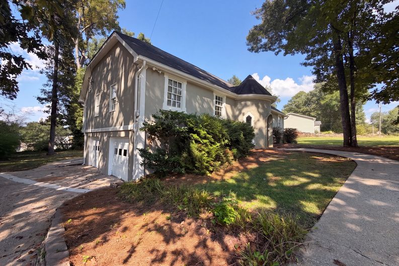 Photo 22 of 26 of 6257 N Summers Cir, Douglasville, GA