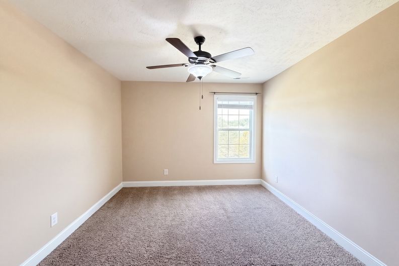 Photo 10 of 28 of 3208 Timberdale Dr, Clarksville, TN