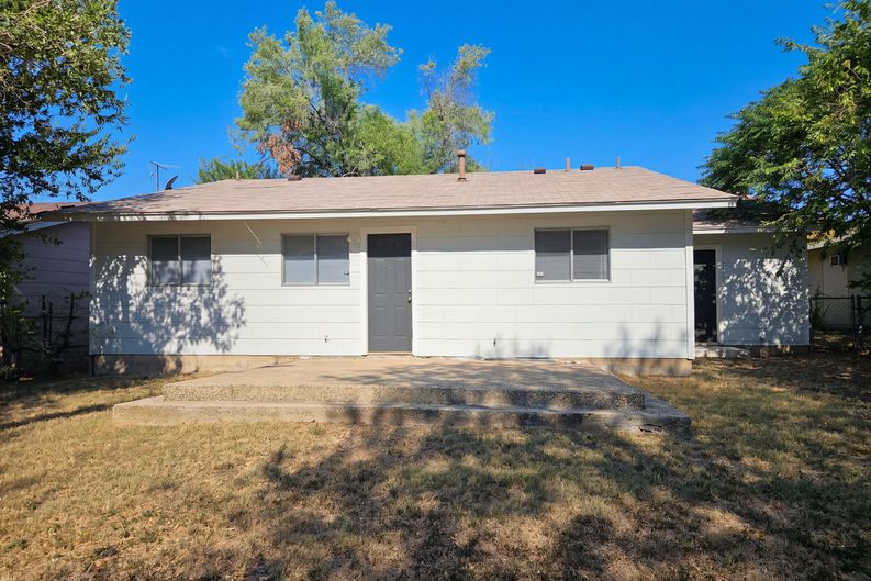 Photo 5 of 37 of 13638 Coleridge St, San Antonio, TX