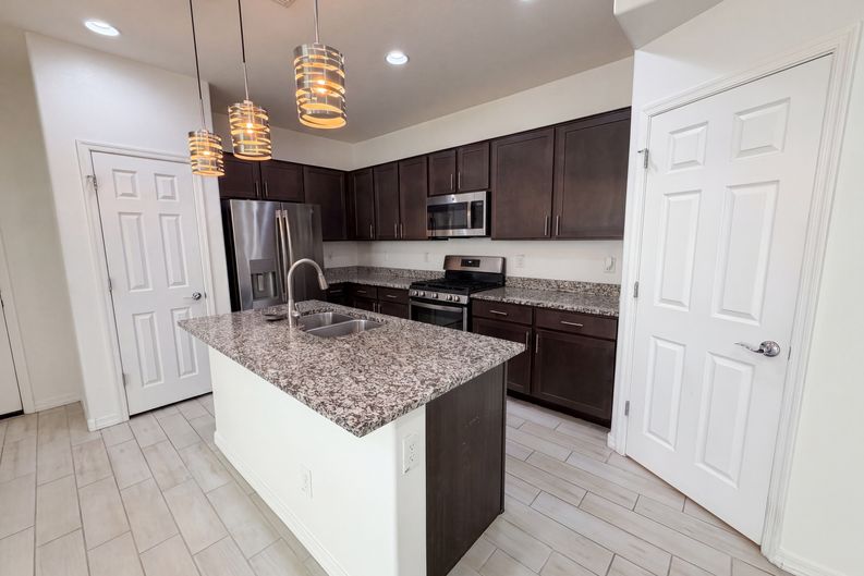 Photo 8 of 26 of 5728 W Raymond St, Phoenix, AZ