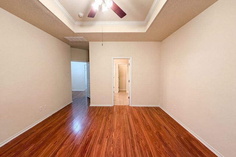 Photo 9 of 20 of 9816 Mullins Crossing Dr, Fort Worth, TX