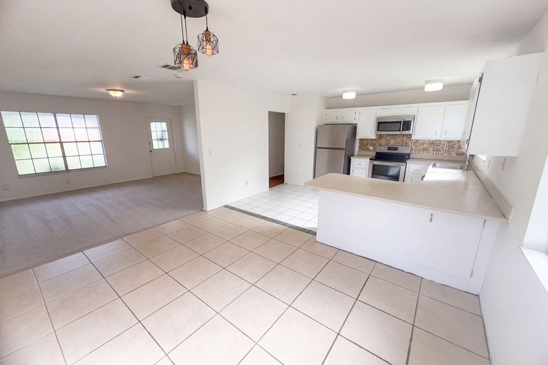 Photo 8 of 21 of 1832 SE Wexford Ct, Port Saint Lucie, FL