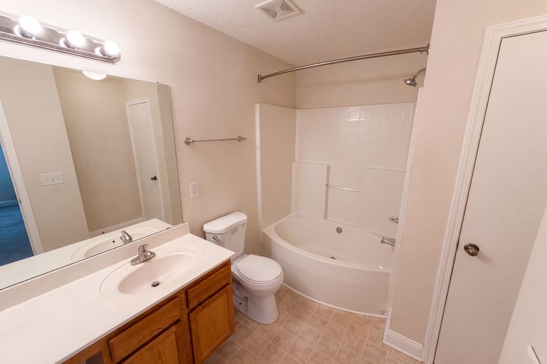 Photo 16 of 25 of 14021 Pinyon Pine Ln, Charlotte, NC