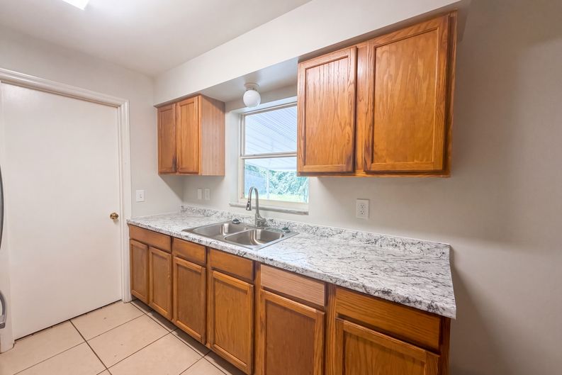 Photo 12 of 22 of 32444 Okaloosa Trl, Sorrento, FL
