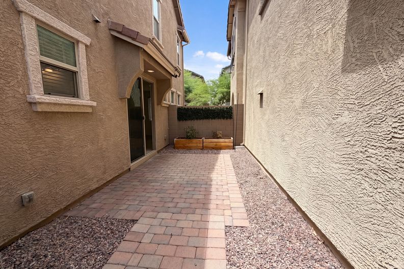 Photo 5 of 26 of 5728 W Raymond St, Phoenix, AZ